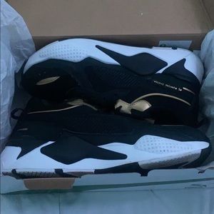 pumas Rs-x running shoes